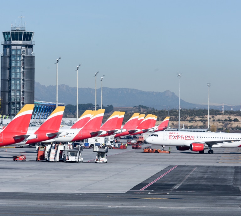 Iberia y Vueling se preparan para la huelga de controladores franceses que amenaza a España