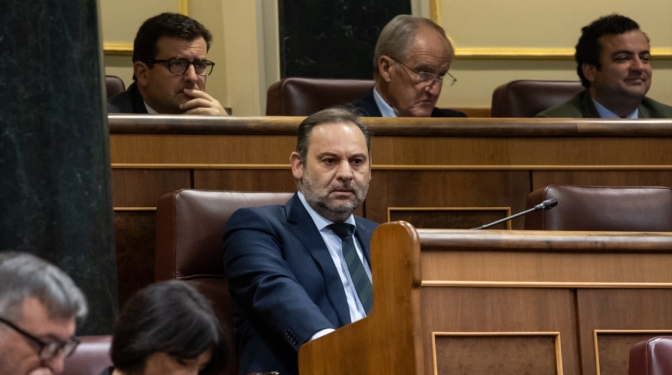 El PSOE cede ante sus socios e incluye a Ábalos en la comisión del 'caso Koldo'