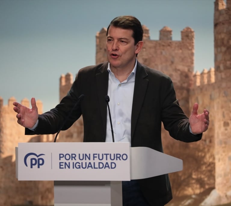 Mañueco dice que "es evidente" que el franquismo fue una dictadura porque "lo dice la RAE"