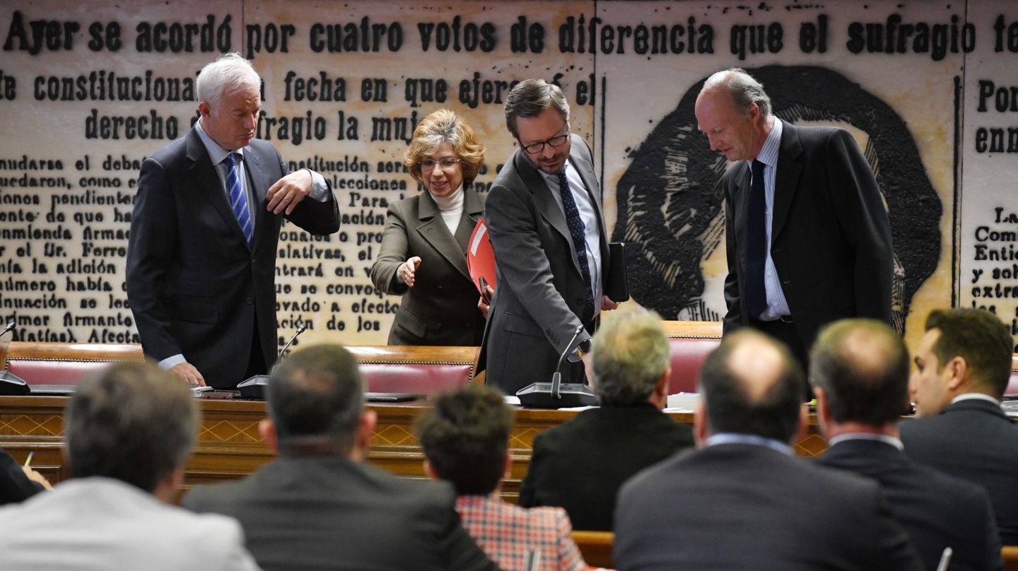 El diputado del PP Eloy Suárez (1i), y el vicepresidente primero de la Mesa del Senado, Javier Maroto (2d), a su llegada a la constitución y designación de la mesa de la Comisión de Investigación por el ‘caso Koldo’, en el Senado, a 1 de abril de 2024, en Madrid (España). La Comisión de Investigación es sobre los contratos públicos realizados durante la pandemia de covid-19 relacionados con la intermediación de Koldo García Izaguirre, así como otros posibles casos de corrupción derivados de la trama investigada en la Operación Delorme. 01 ABRIL 2024;MADRID;SENADO;COMISION INVESTIGACION;KOLDO;COVID 19 Fernando Sánchez / Europa Press 01/4/2024