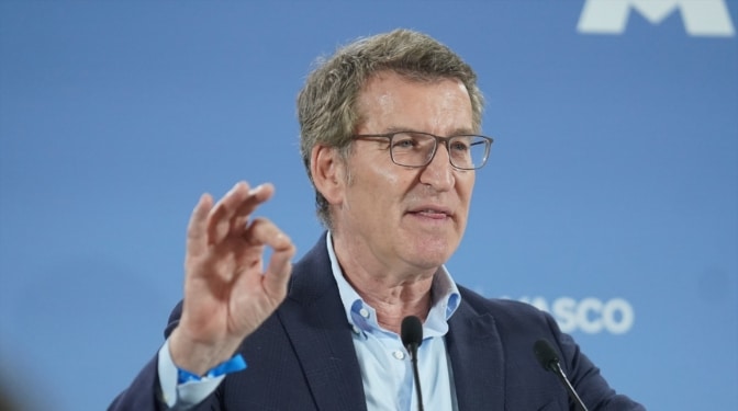 Feijóo valora "positivamente" la candidatura de Carlos Herrera a presidir la RFEF