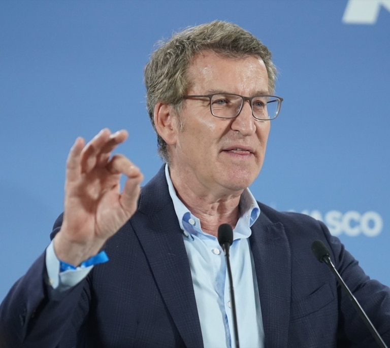 Feijóo valora "positivamente" la candidatura de Carlos Herrera a presidir la RFEF