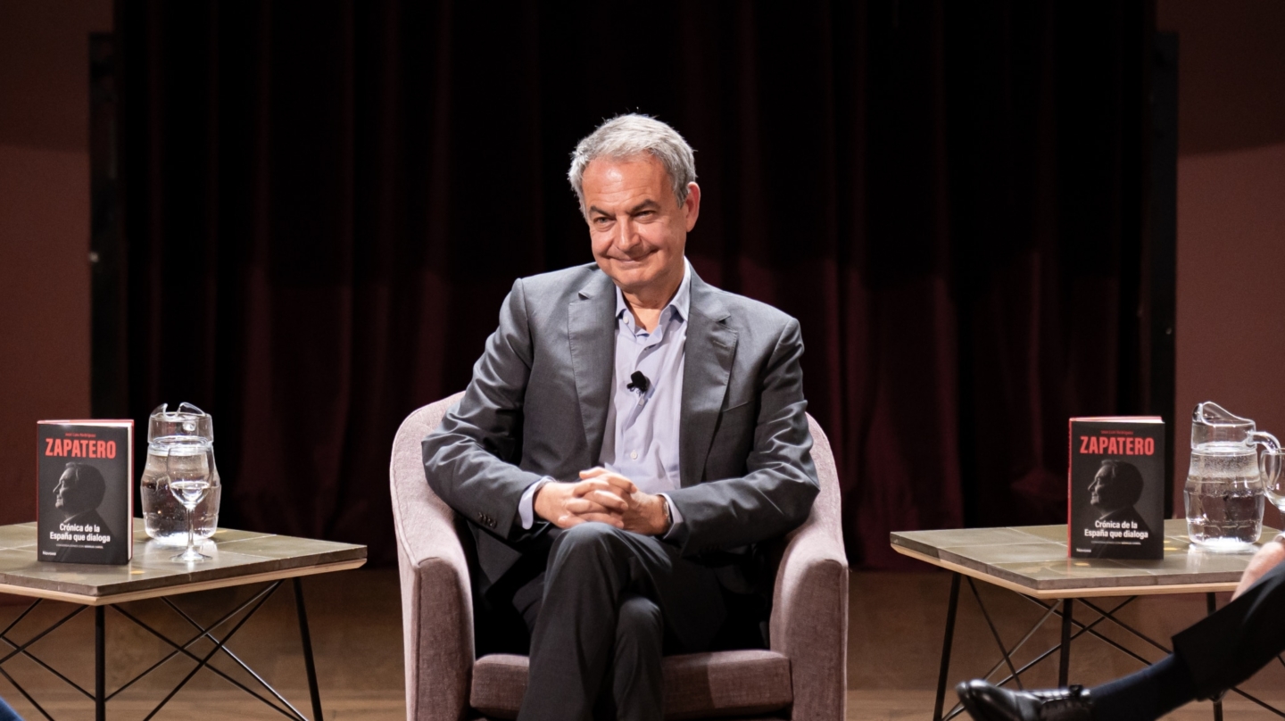 El expresidente del Gobierno José Luis Rodríguez Zapatero durante la presentación de su libro ‘Crónicas de la España que dialoga’, en el Ateneo de Madrid, a 10 de abril de 2024, en Madrid (España). ‘Crónica de la España que dialoga’ es el testimonio en primera persona del expresidente José Luis Rodríguez Zapatero sobre cómo se han afrontado los grandes conflictos sociales y políticos de las últimas décadas en España y el mundo. La obra es el resultado de las charlas que Zapatero ha mantenido con el periodista y escritor Màrius Carol en exclusiva. 10 ABRIL 2024;PRESENTACIÓN;LIBRO;ZP;ZAPATERO;EXPRESIDENTE;ATENEO;CRÓNICA DE ESPAÑA;MINISTRA MONTERO; Diego Radamés / Europa Press 10/4/2024