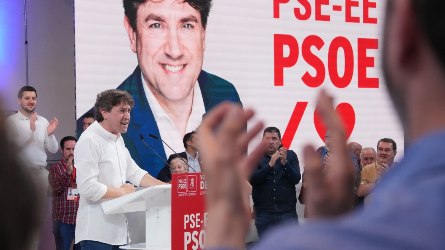 El secretario general de PSE-EE y candidato del partido a Lehendakari, Eneko Andueza, interviene durante un acto de campaña del PSE-EE, en la Tabakalera, a 13 de abril de 2024, en San Sebastián, Gipuzkoa, País Vasco (España). Pedro Sánchez ha visitado San Sebastián para mostrar su apoyo al candidato del PSE-EE a Lehendakari para las elecciones autonómicas vascas que se celebran el próximo 21 de abril. 13 ABRIL 2024;PSEE;ELECCIONES;21 DE ABRIL;SAN SEBASTIAN;SANCHEZ;PRESIDENTE GOBIERNO;ACTO ELECTORAL;CAMPAÑA ELECTORAL Unanue / Europa Press 13/4/2024