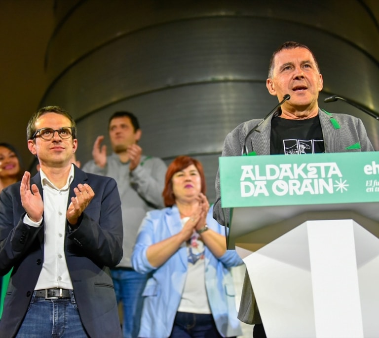 Bildu celebra sus resultados al grito de "independentzia!"