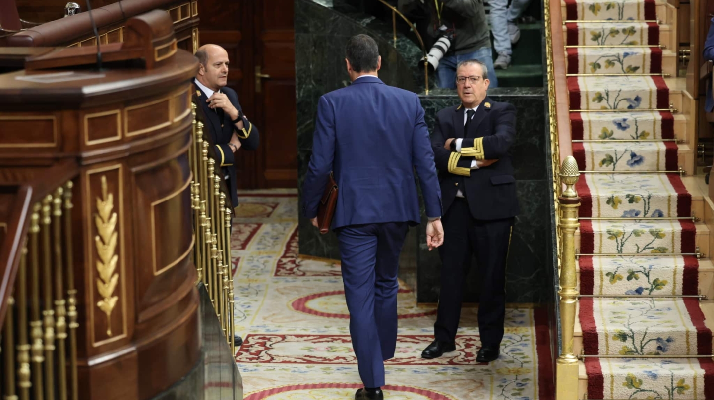 El presidente del Gobierno, Pedro Sánchez, durante una sesión de control al Gobierno, en el Congreso de los Diputados, a 24 de abril de 2024, en Madrid (España). Durante la sesión de control, se han abordado cuestiones relacionadas con el aumento del precio de la vivienda, la renta básica de las comunidades autónomas y las pensiones no contributivas, y la solicitud por parte de ERC de una financiación justa para todas las comunidades autónomas, entre otros. Por otra parte, el presidente del Gobierno se ha pronunciado tras la noticia de la investigación judicial a su esposa por presunto tráfico de influencias y corrupción en los negocios. 24 ABRIL 2024;MADRID;CONGRESO DE LOS DIPUTADOS;SESION DE CONTROL Jesús Hellín / Europa Press 24/4/2024