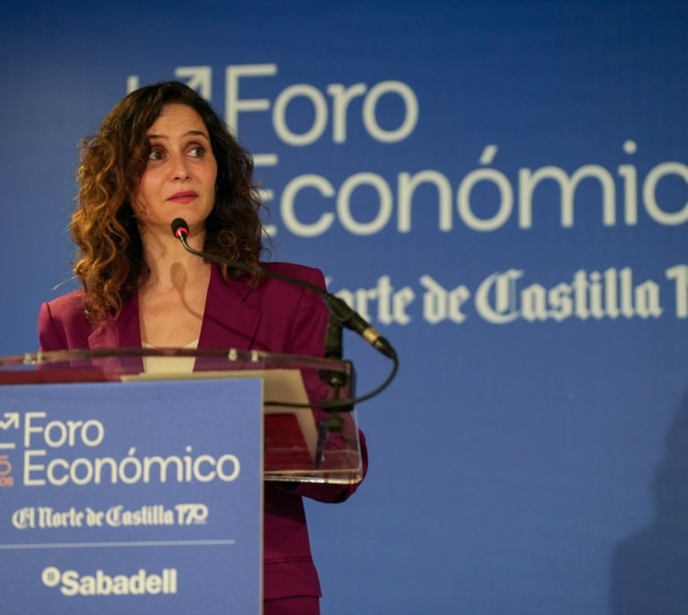 Ayuso pide la dimisión de Sánchez: "No debería seguir ni un minuto más"