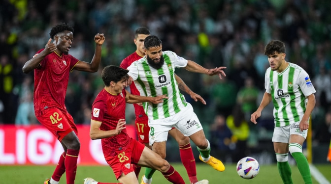 Betis y Sevilla empatan en un derbi con que aleja a los verdiblancos de Europa