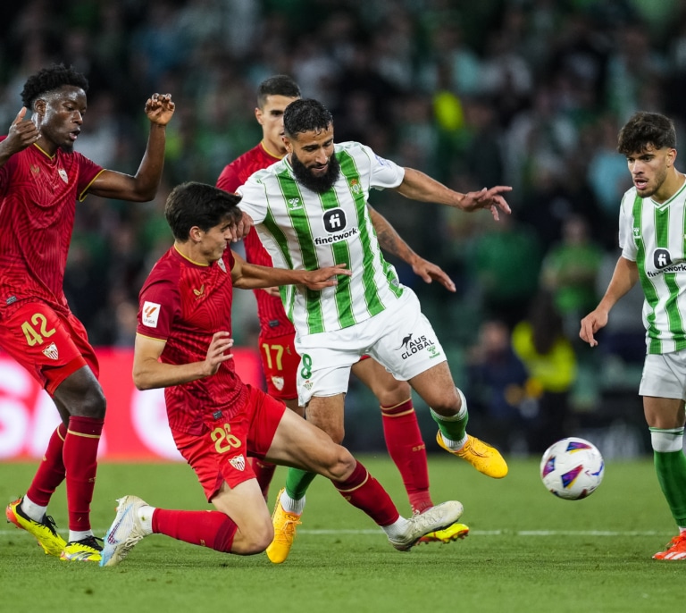 Betis y Sevilla empatan en un derbi con que aleja a los verdiblancos de Europa