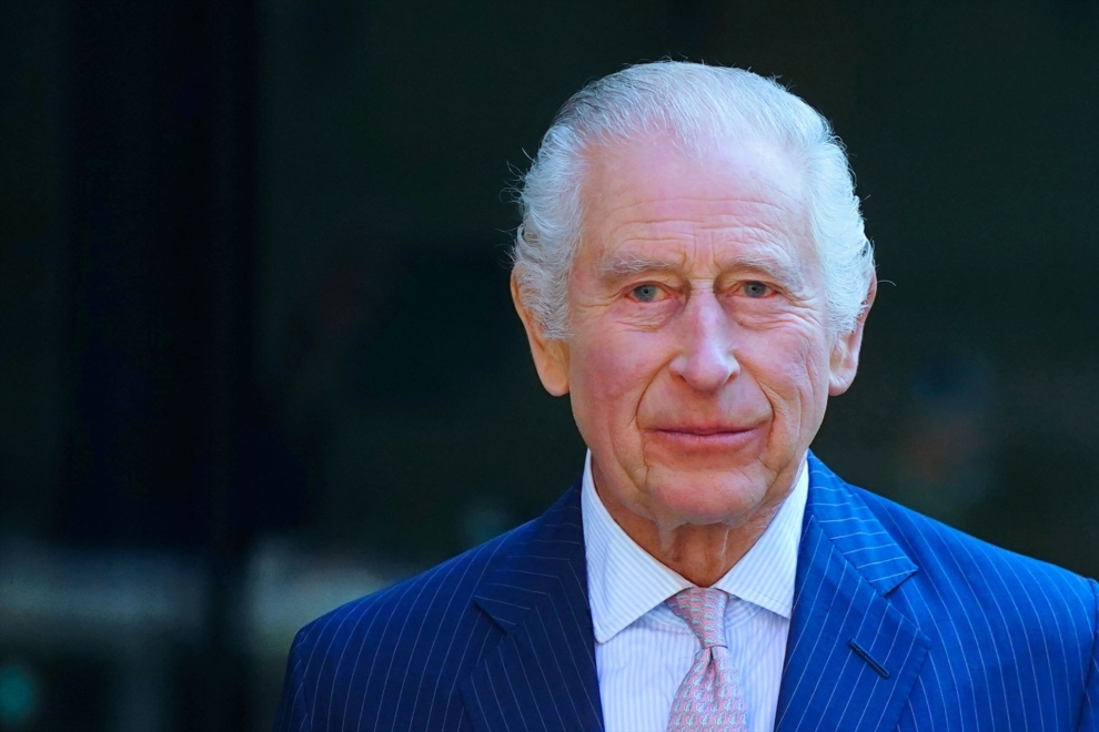 Carlos III visiting the London Cancer Hospital Center.