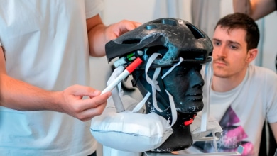 El casco inteligente español que despliega un airbag cuando detecta que va a ocurrir un accidente