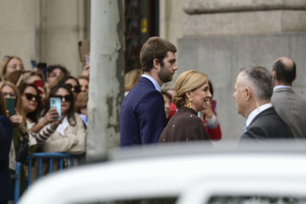 La infanta Cristina de Borbón, acompañada por su hijo mayor, Juan Valentín Urdangarin.