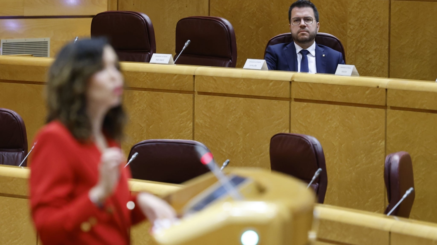 MADRID, 08/04/2024.- El presidente de la Generalitat, Pere Aragonès, escucha la intervención de la presidenta de Madrid, Isabel Díaz Ayuso, en la sesión de la Comisión General de Comunidades Autónomas celebrada este lunes en el Senado en la que se debate la ley de amnistía. EFE/Mariscal