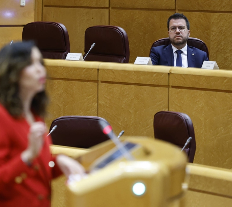 Malestar en el PSOE con Aragonès por prestarse al "trabajo sucio" del PP y hacer campaña contra Illa en el Senado