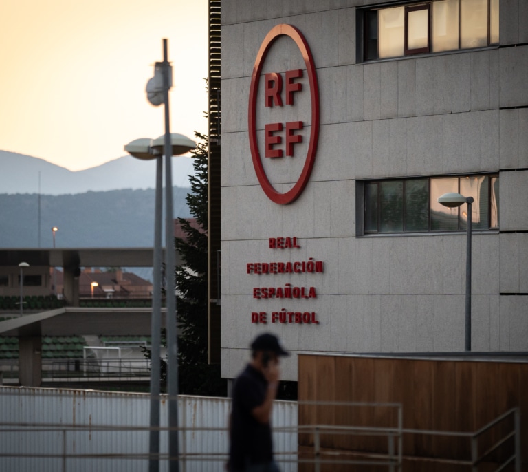 Gruconsa le reclama 105.000 euros a la Federación de Fútbol por un "informe de deficiencias técnicas"