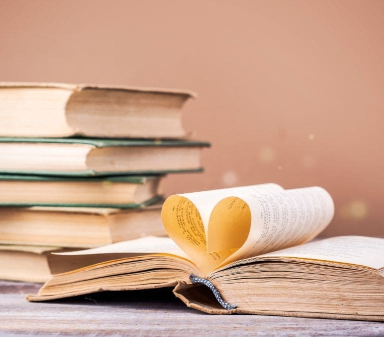 Frases insuperables de escritores para celebrar el Día del Libro 2024