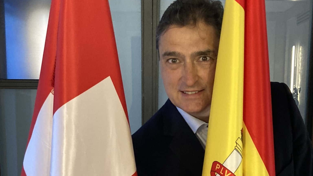 Al embajador suizo en España también le "gusta la fruta": su sorprendente mensaje en redes