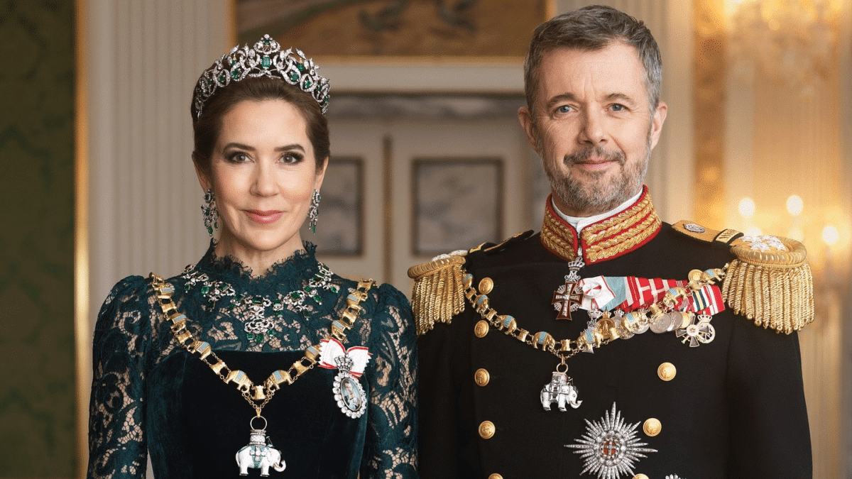 Federico y Mary de Dinamarca posan en su primer retrato oficial.