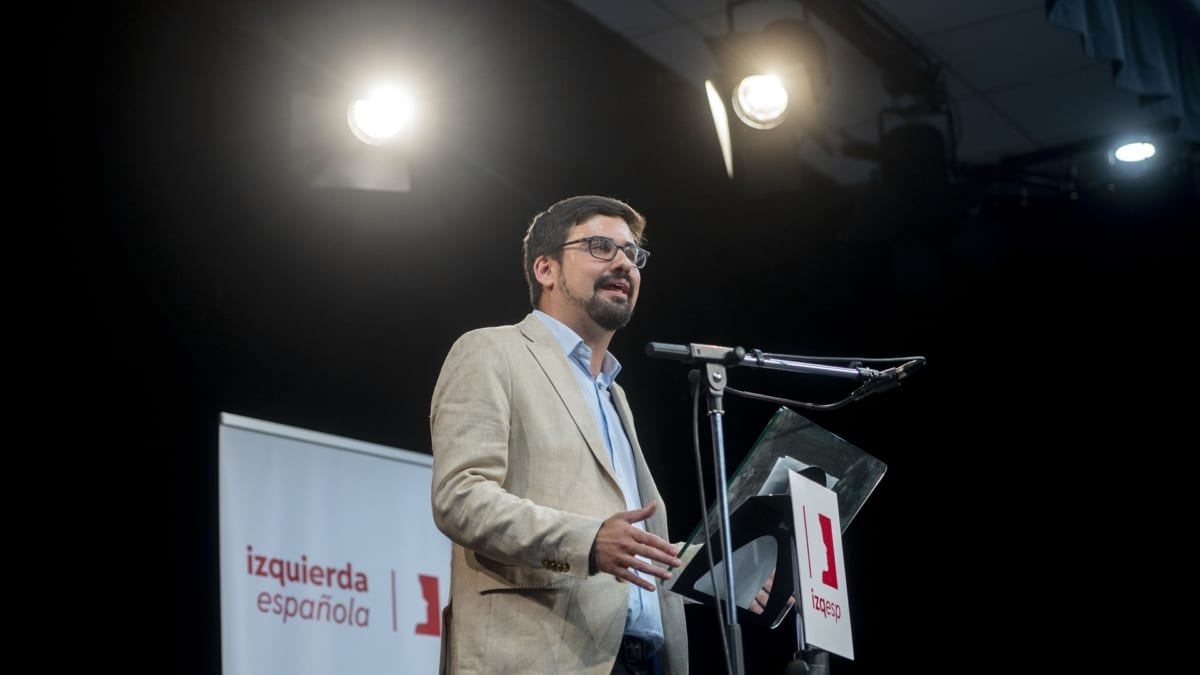 El líder de Izquierda Española, Guillermo del Valle, interviene durante el acto de presentación del partido político