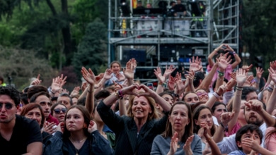 Miles de personas llenan Cibeles para celebrar la Fiesta de la Resurrección