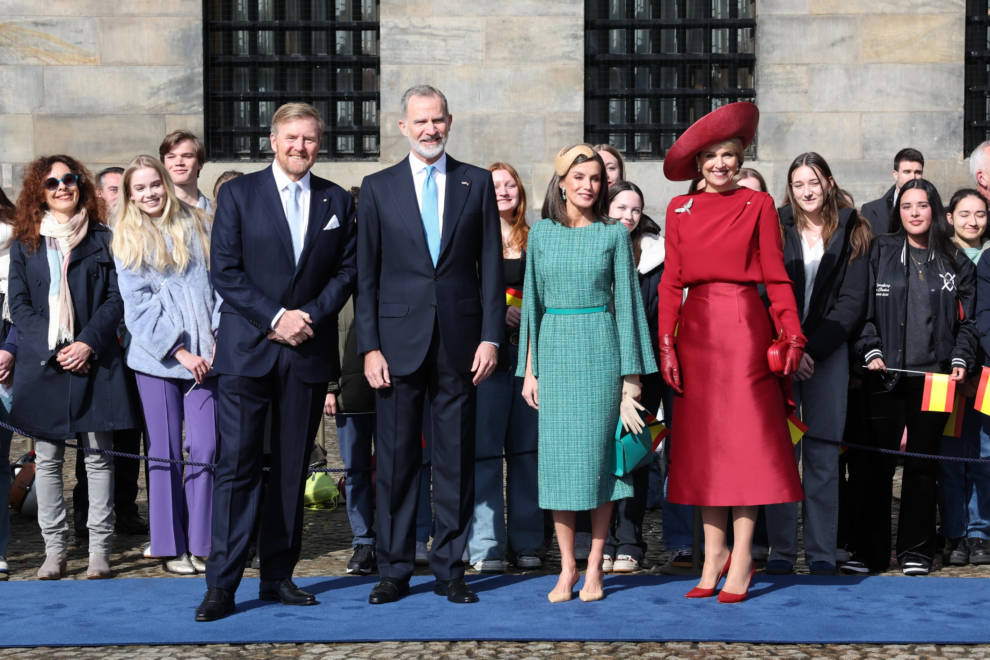 Ceremonia oficial de bienvenida a los Reyes por parte del Rey Guillermo y la Reina Máxima de los Países Bajos en la Plaza Dam, junto al Palacio Real de Ámsterdam.