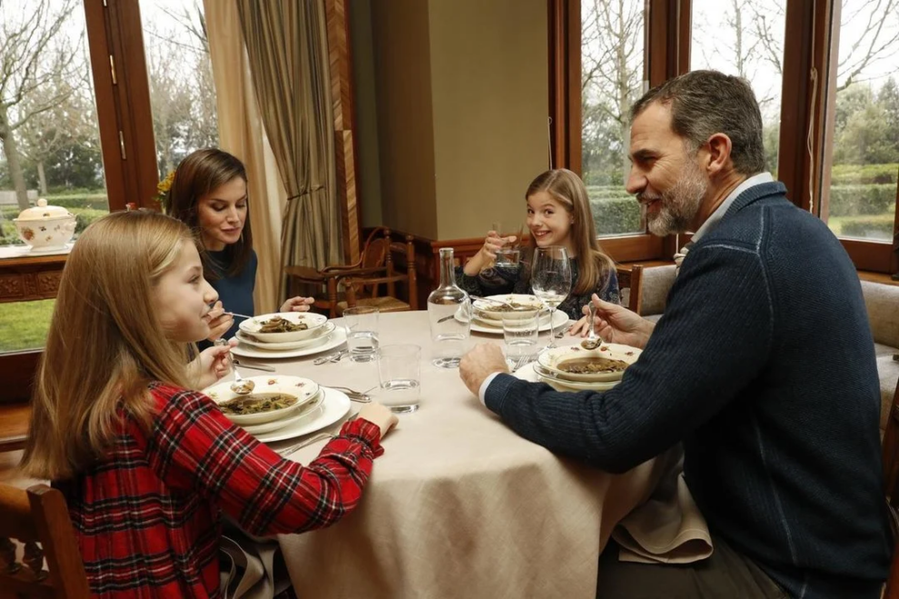 La simpatía de la infanta Sofía fue protagonista en el vídeo del 50 cumpleaños de la infanta Sofía.