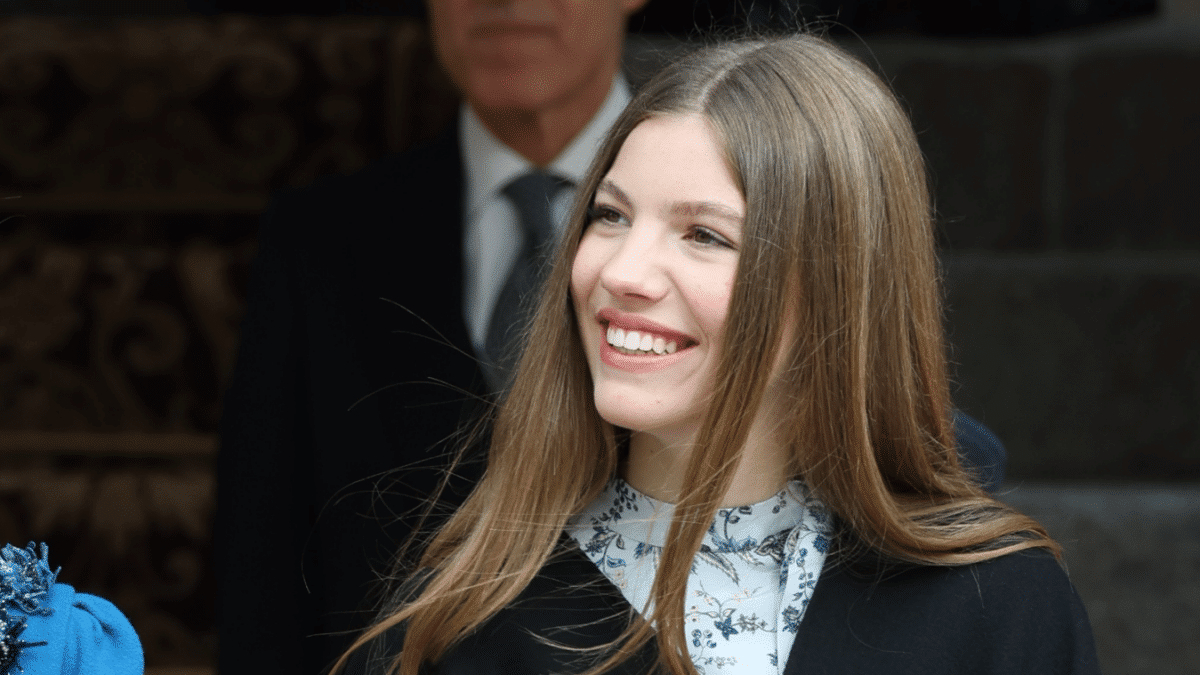 La infanta Sofía sonríe en una imagen del 18 cumpleaños de su hermana Leonor.