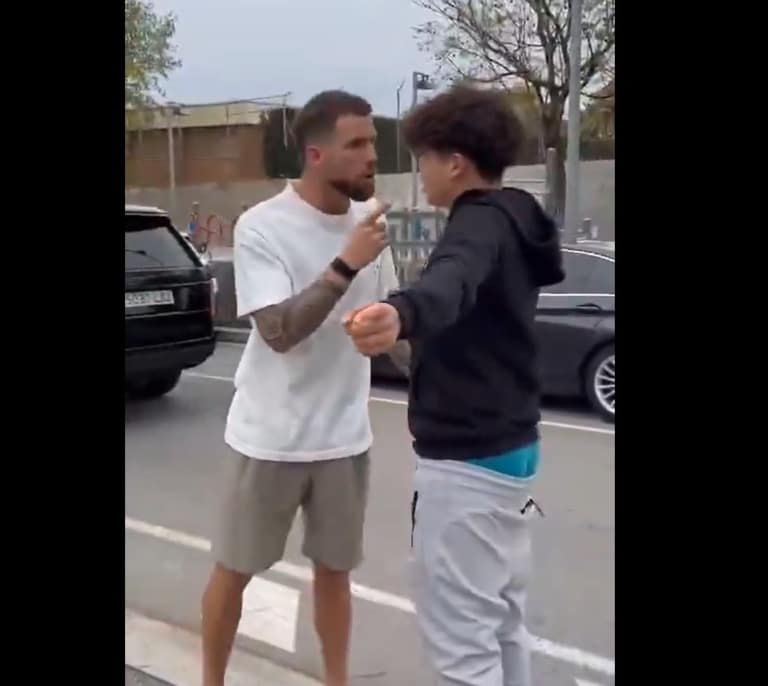 Íñigo Martínez se encara con un adolescente: "Que sea la última vez"