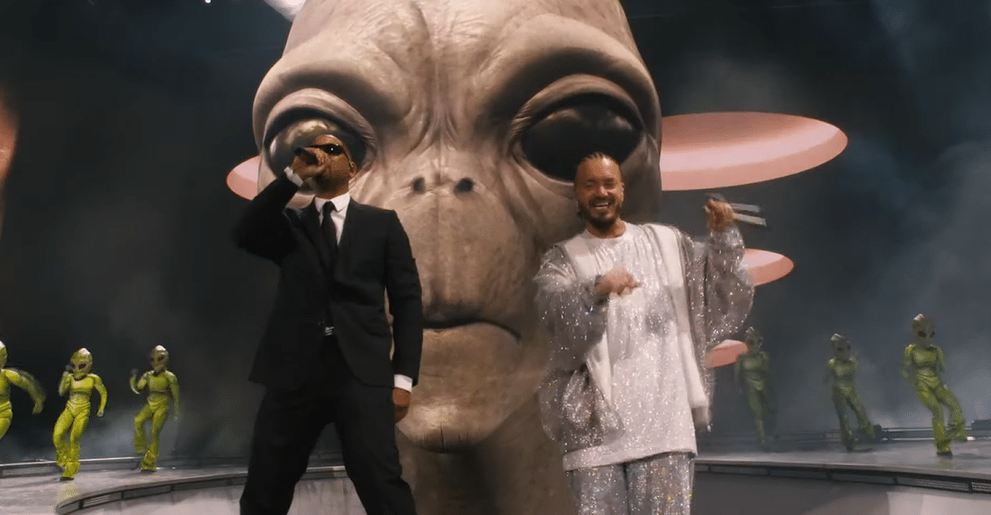 J Balvin invitó a Will Smith a cantar la canción de 'Men in Black' en su show de Coachella.