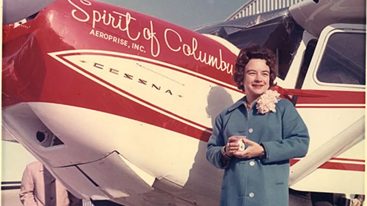 Una avioneta y dos mudas: la historia de la primera mujer en dar la vuelta al mundo