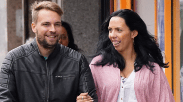 La extraña portada del hijo de Carmen Borrego: un posado en pareja tras su separación