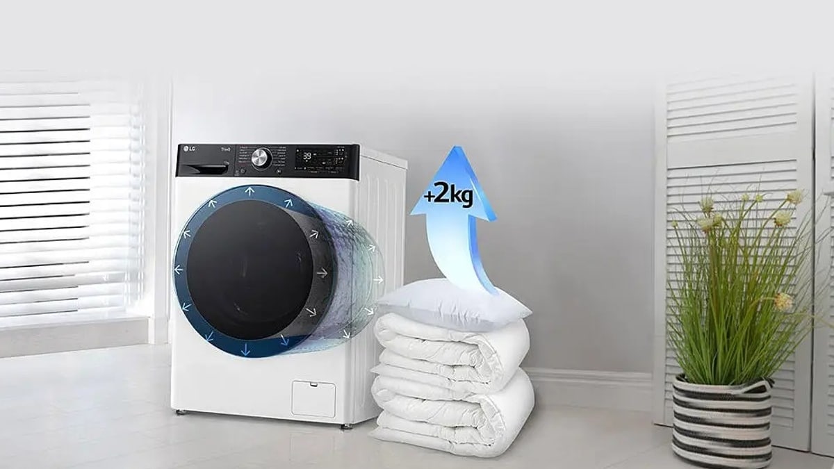 lavadora LG eficiente junto a ropa limpia