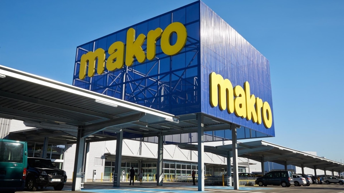 Entrada a uno de los centros de Makro.