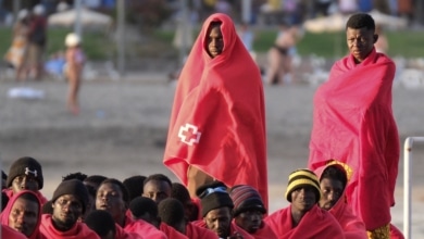 El Gobierno y Canarias pactan una reforma urgente para distribuir a los menores migrantes