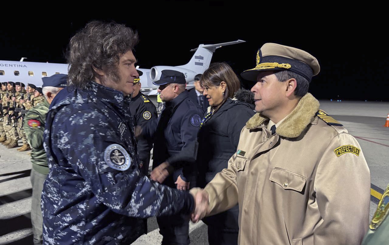 El presidente argentino, Javier Milei, a su llegada a Ushuaia