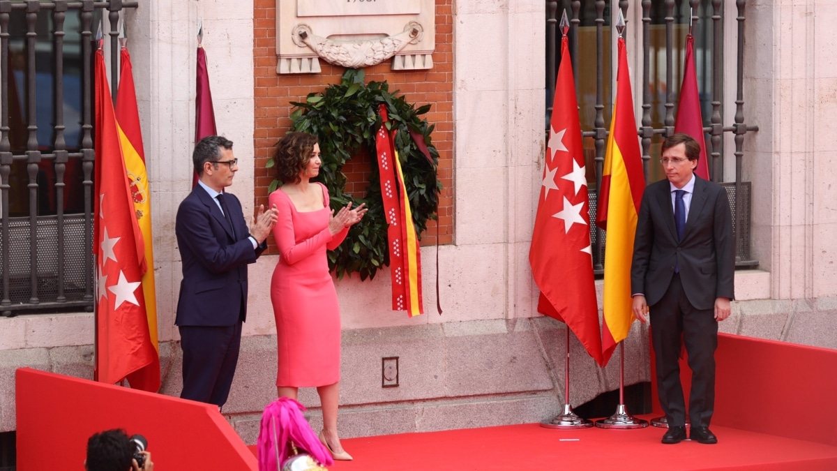 El ministro de la Presidencia, Relaciones con las Cortes y Memoria Democrática del Gobierno de España, Felix Bolaños; la presidenta de la Comunidad de Madrid, Isabel Díaz Ayuso; y el alcalde de Madrid, José Luis Martínez-Almeida