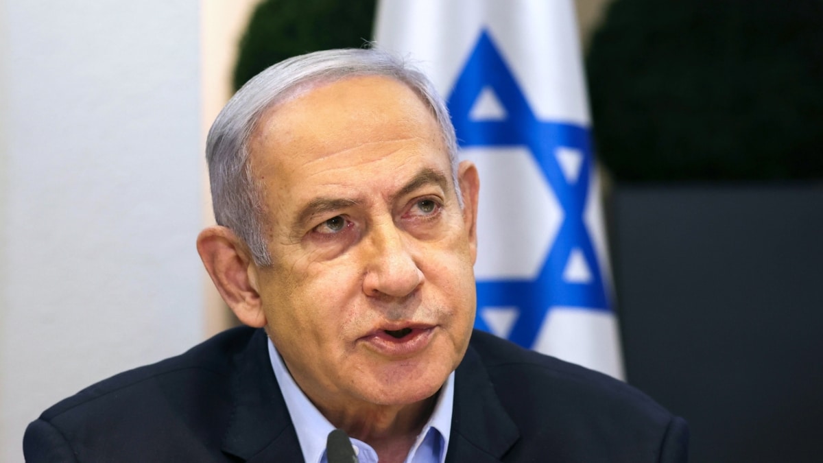 El primer ministro israelí, Benjamin Netanyahu, convoca la reunión semanal del gabinete en el Ministerio de Defensa en Tel Aviv,