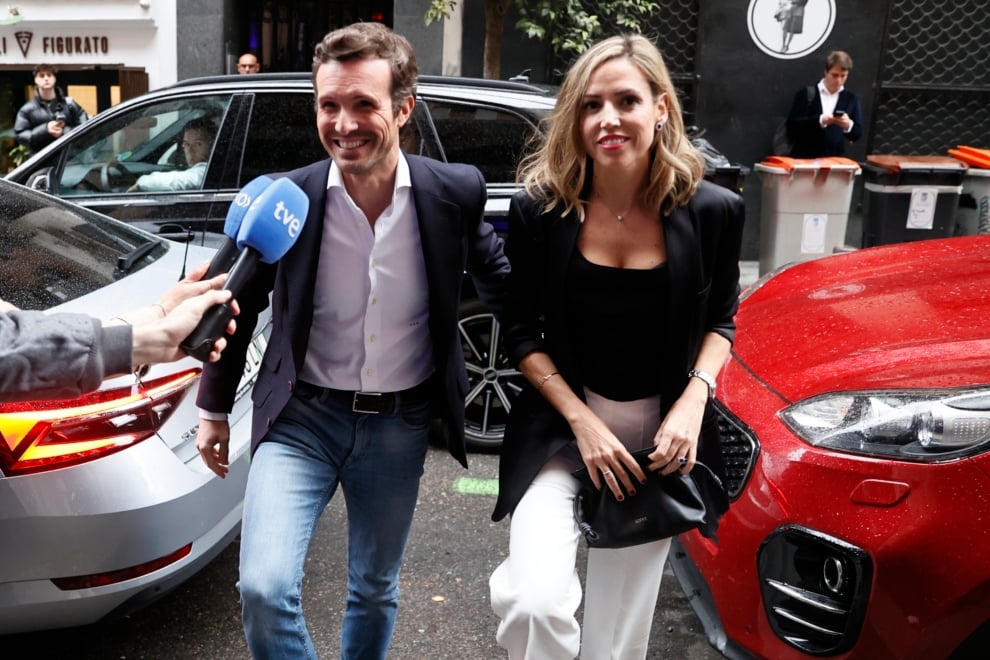 El expresidente del Partido Popular Pablo Casado y su esposa Isabel Torres a su llegada a la presentación de 'Artículo 14'