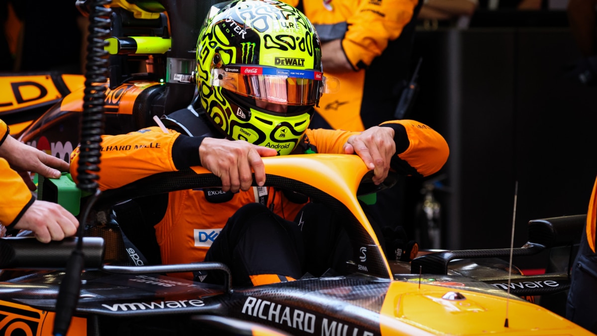 Lando Norris en su McLaren Mercedes en el GP de China