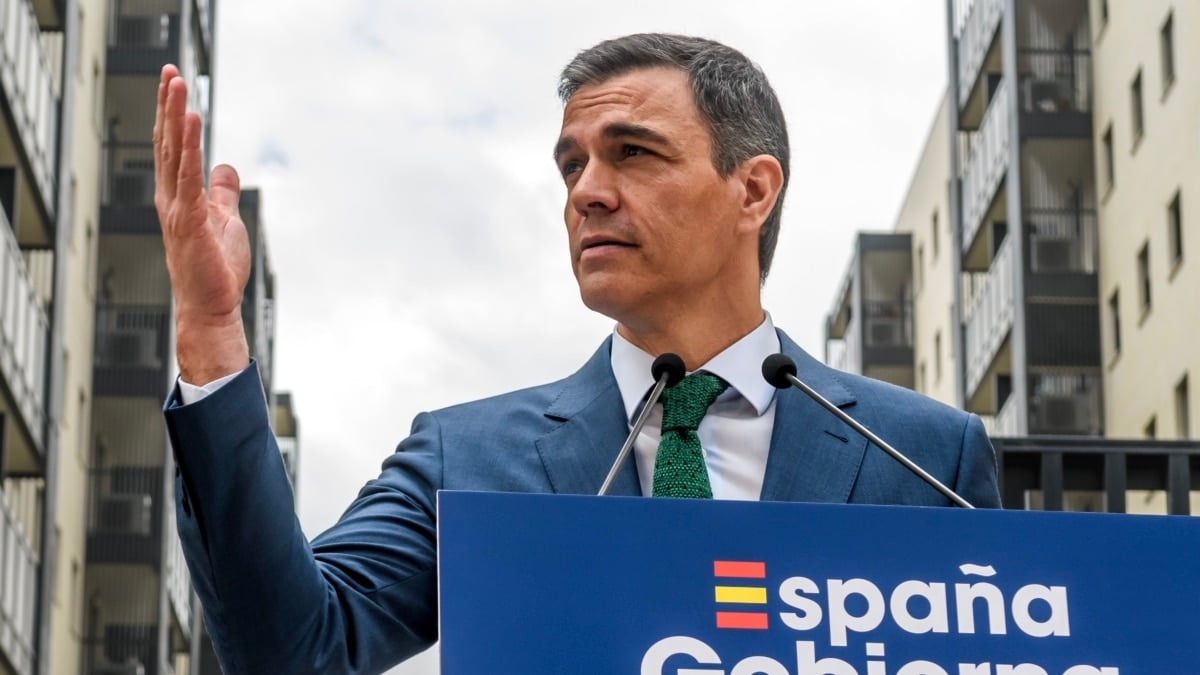 El presidente del Gobierno, Pedro Sánchez, ha anunciado que el Consejo de Ministros estudiará mañana un informe para modificar la ley, aprobada por el Partido Popular en 2013