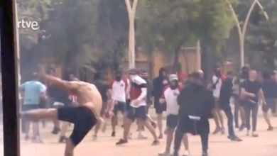La pelea entre ultras del Athletic y Mallorca rompe la fiesta pacífica de la final de la Copa del Rey en Sevilla