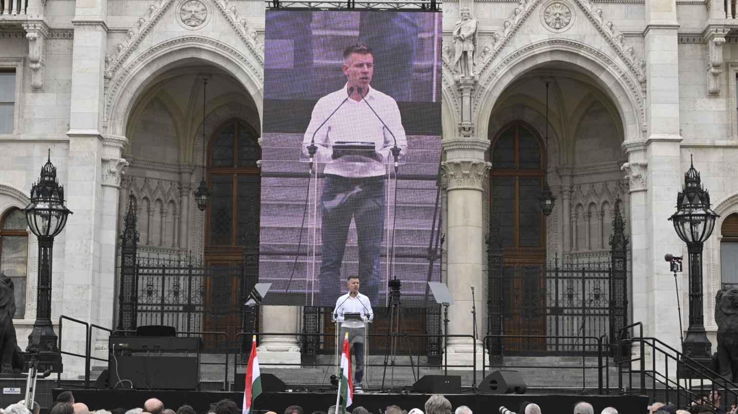 Peter Magiar en un mitin en Budapest