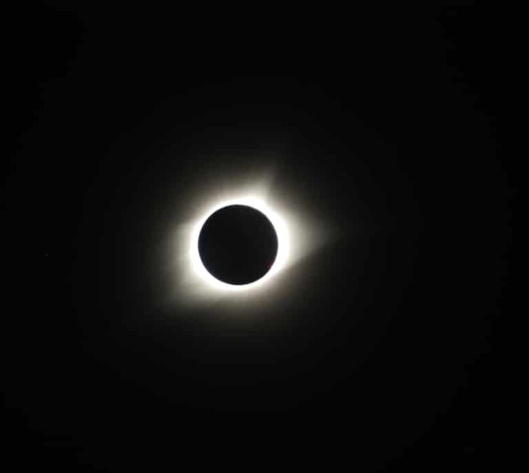 A qué hora es el eclipse solar en España y cómo verlo