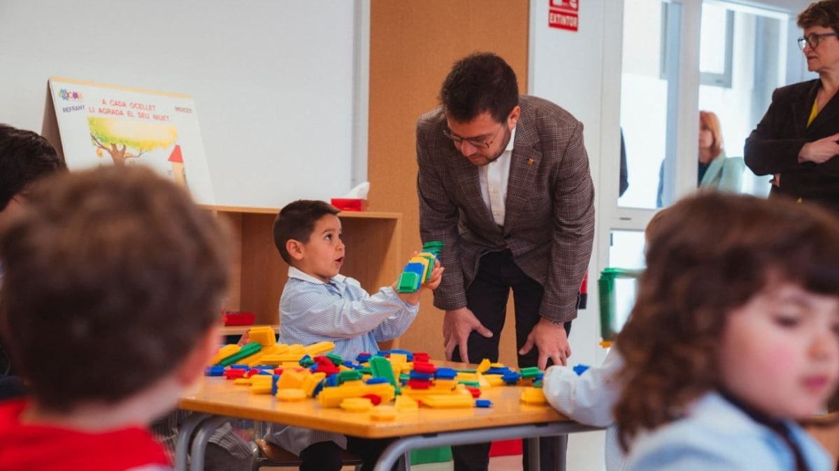 Aragonès multiplica los anuncios y recursos institucionales para romper la polarización Illa-Puigdemont