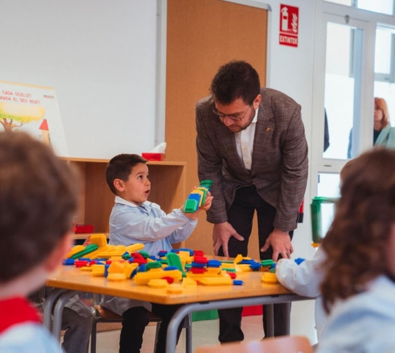 Aragonès multiplica los anuncios y recursos institucionales para romper la polarización Illa-Puigdemont