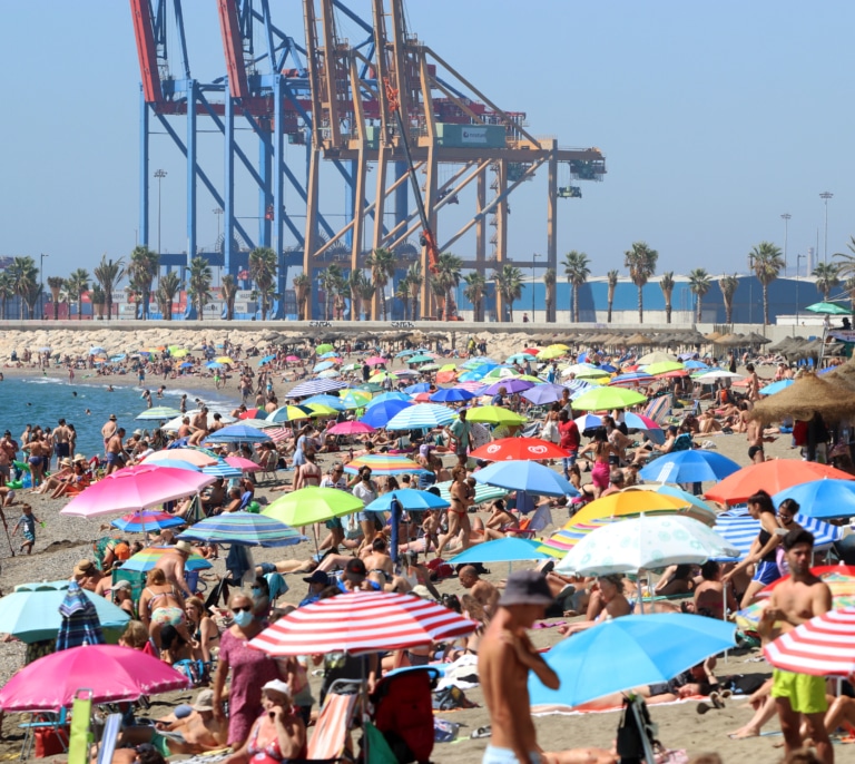 La situación económica de Reino Unido amenaza a España con una fuga de turistas británicos a Turquía y Egipto en verano