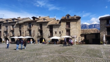 La plaza más bonita de Huesca está en esta villa medieval