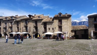 La plaza más bonita de Huesca está en esta villa medieval