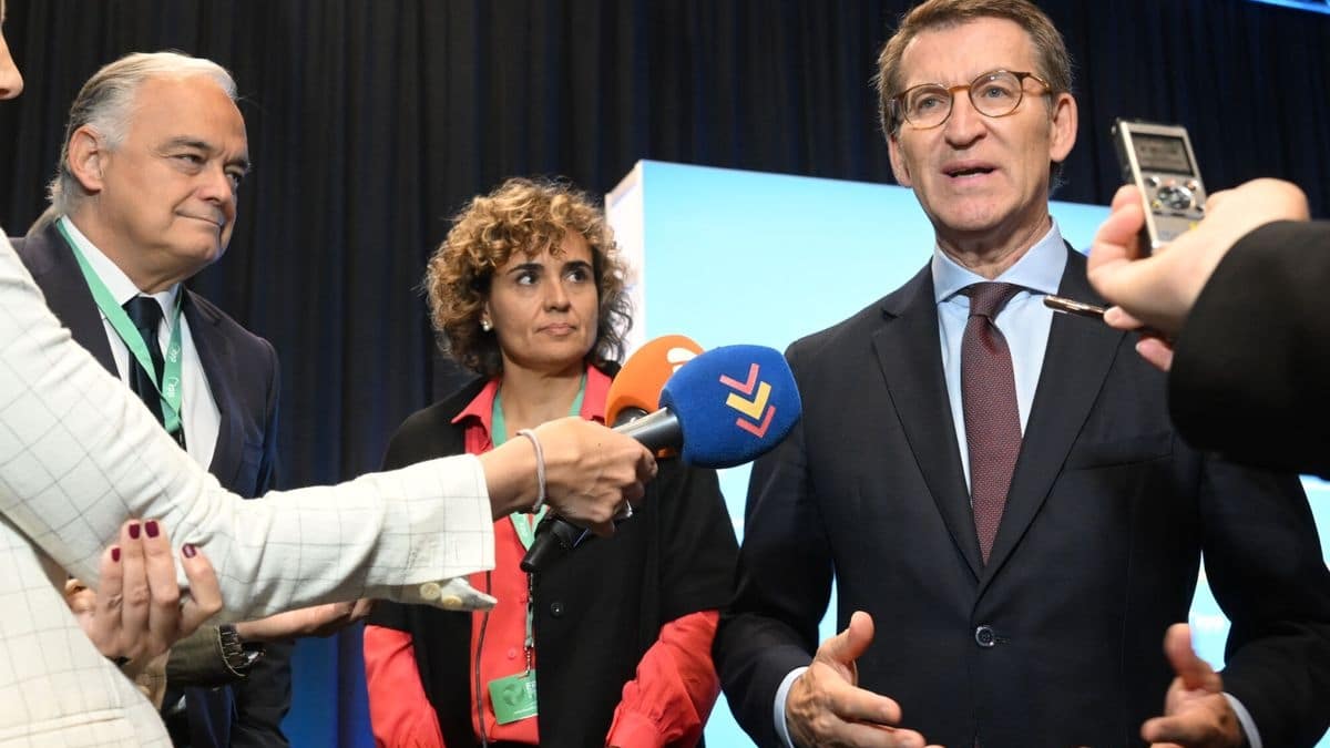 La elección de Pons para dirigir la campaña europea deja el camino libre a Dolors Montserrat
