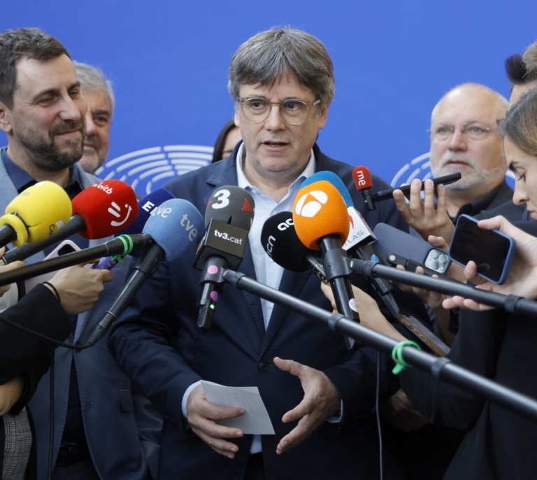 La Eurocámara señala a Puigdemont por la trama rusa gracias a los liberales europeos